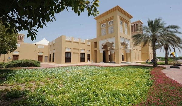 مركز الصقور والرياضات التراثية