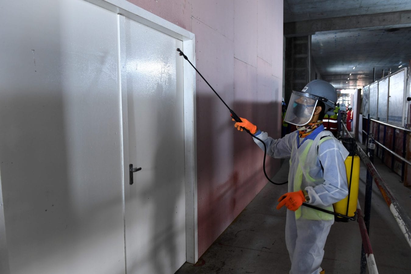 News continues sterilization and disinfection procedures in workers scaled