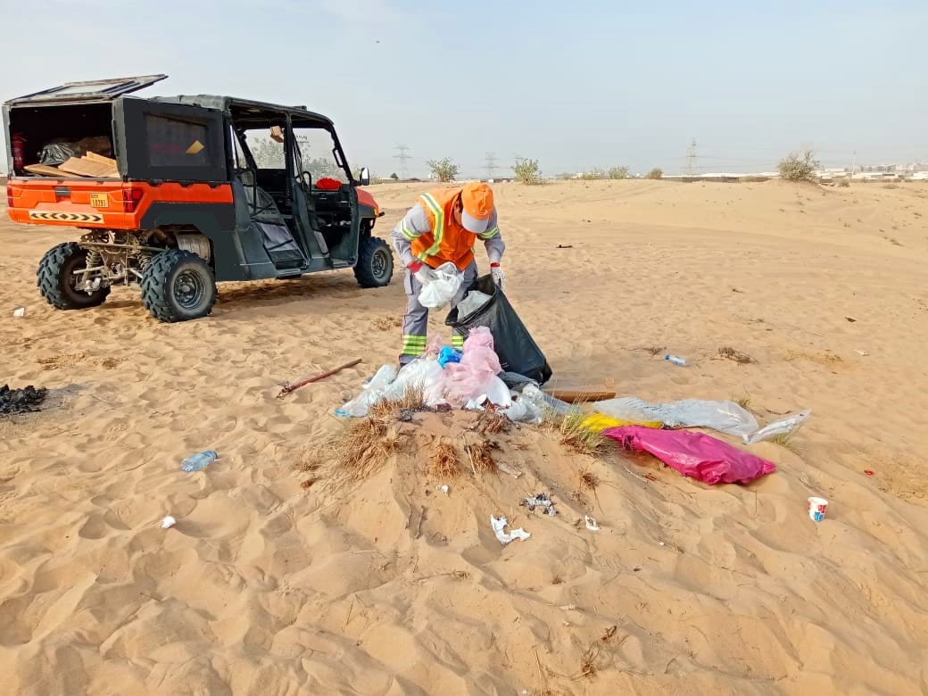 Dubai Municipality intensifies cleaning and awareness efforts in desert areas -